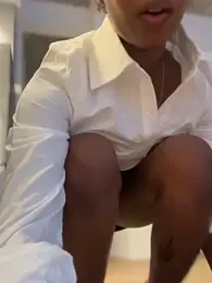 Your_Paris webcam model stream image