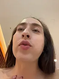 Holly_Play webcam model stream image