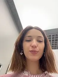 DollyTall webcam stripchat model stream image