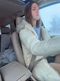 DollyTall webcam stripchat model stream image