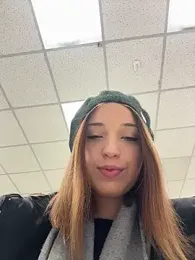 DollyTall webcam stripchat model stream image