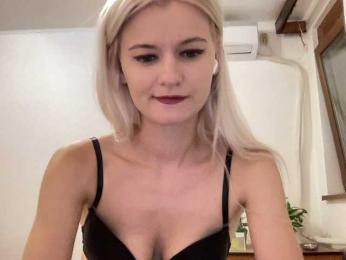 OnikaLove webcam model stream image