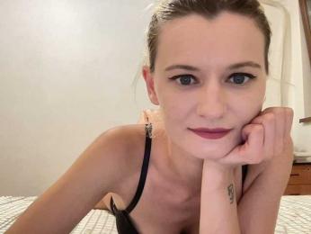 OnikaLove webcam model stream image
