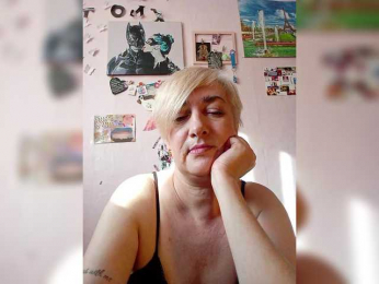 DearLady webcam model stream image