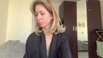 CarinaDrobot webcam model stream image