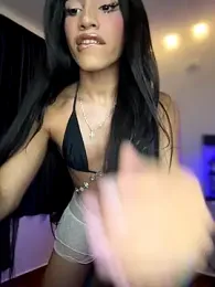 Emaa- webcam model stream image