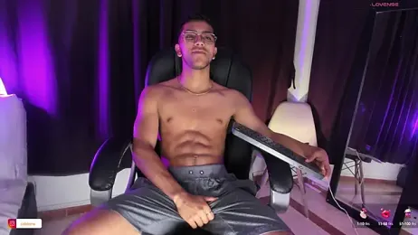 Colstorw_ webcam model stream image