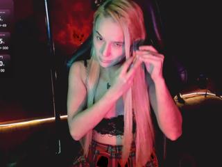 Molly Cash webcam model stream image