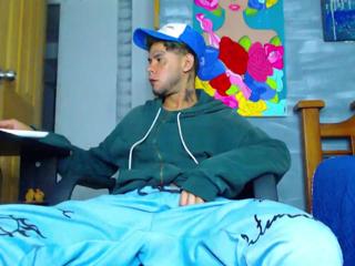 Derryck webcam model stream image