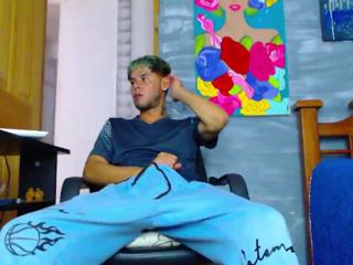 Derryck webcam model stream image
