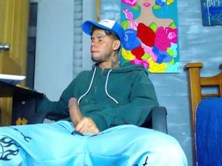 Derryck webcam model stream image