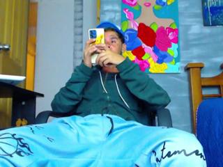 Derryck webcam model stream image