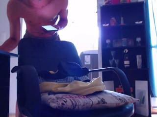 Derryck webcam model stream image