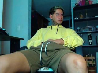 Derryck webcam model stream image
