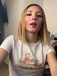 SweetBunnyGF webcam model stream image