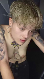 Megan222_ webcam model stream image