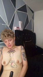 Megan222_ webcam model stream image