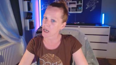 BlueEye_Girl webcam model stream image