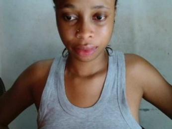 Creamyjuice webcam bongacams model stream image