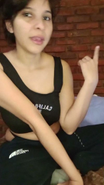 Apriilhot webcam model stream image