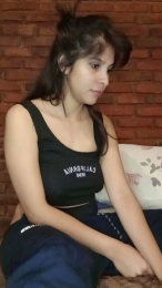 Apriilhot webcam model stream image