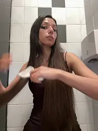 -_MiaQueen_- webcam stripchat model stream image