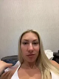 LuisaBecker webcam model stream image