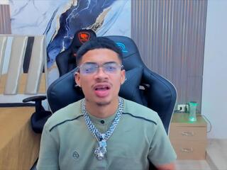 Riccie Pezzutti webcam model stream image