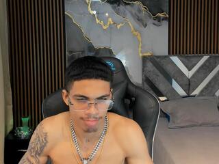 Riccie Pezzutti webcam model stream image