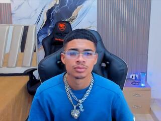 Riccie Pezzutti webcam model stream image