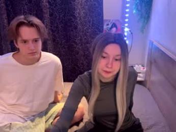 reynasweet_ webcam model stream image