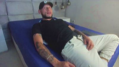 RomanCross_ webcam model stream image
