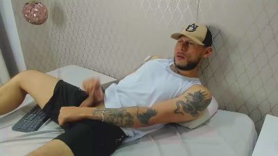 RomanCross_ webcam model stream image