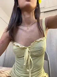 ZaraLuuv webcam model stream image