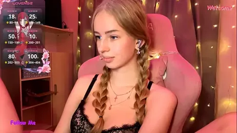 LunaCrave webcam stripchat model stream image