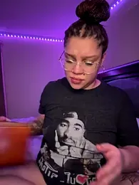 QueenNuttCollector webcam model stream image