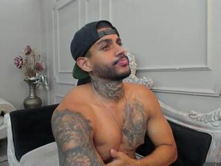 Luigi Vitalee webcam model stream image