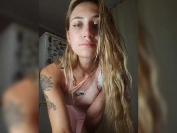MilkyGirl webcam model stream image