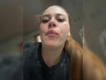 Chattie-Issy webcam model stream image