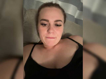 Chattie-Issy webcam model stream image