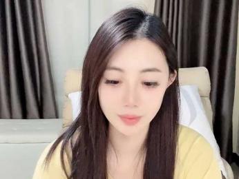 Warm-nuan webcam model stream image