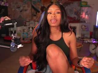 lovenzia webcam model stream image