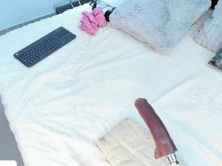 angie-roses camsoda stream image