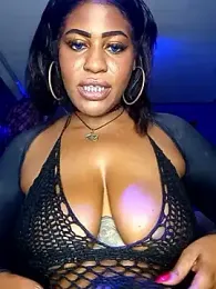 AmazonianMistress stripchat stream image