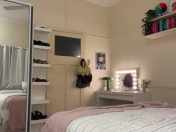 cuddlymoana chaturbate stream image