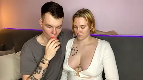 julielourens stripchat stream image