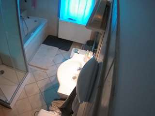 voyeurcam-julmodels-bath-2nd-2 camsoda stream image