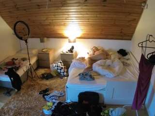 voyeurcam-julmodels-whitebed-2 camsoda stream image
