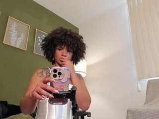 karlyee camsoda stream image