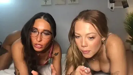 MichelleXClarice stripchat stream image